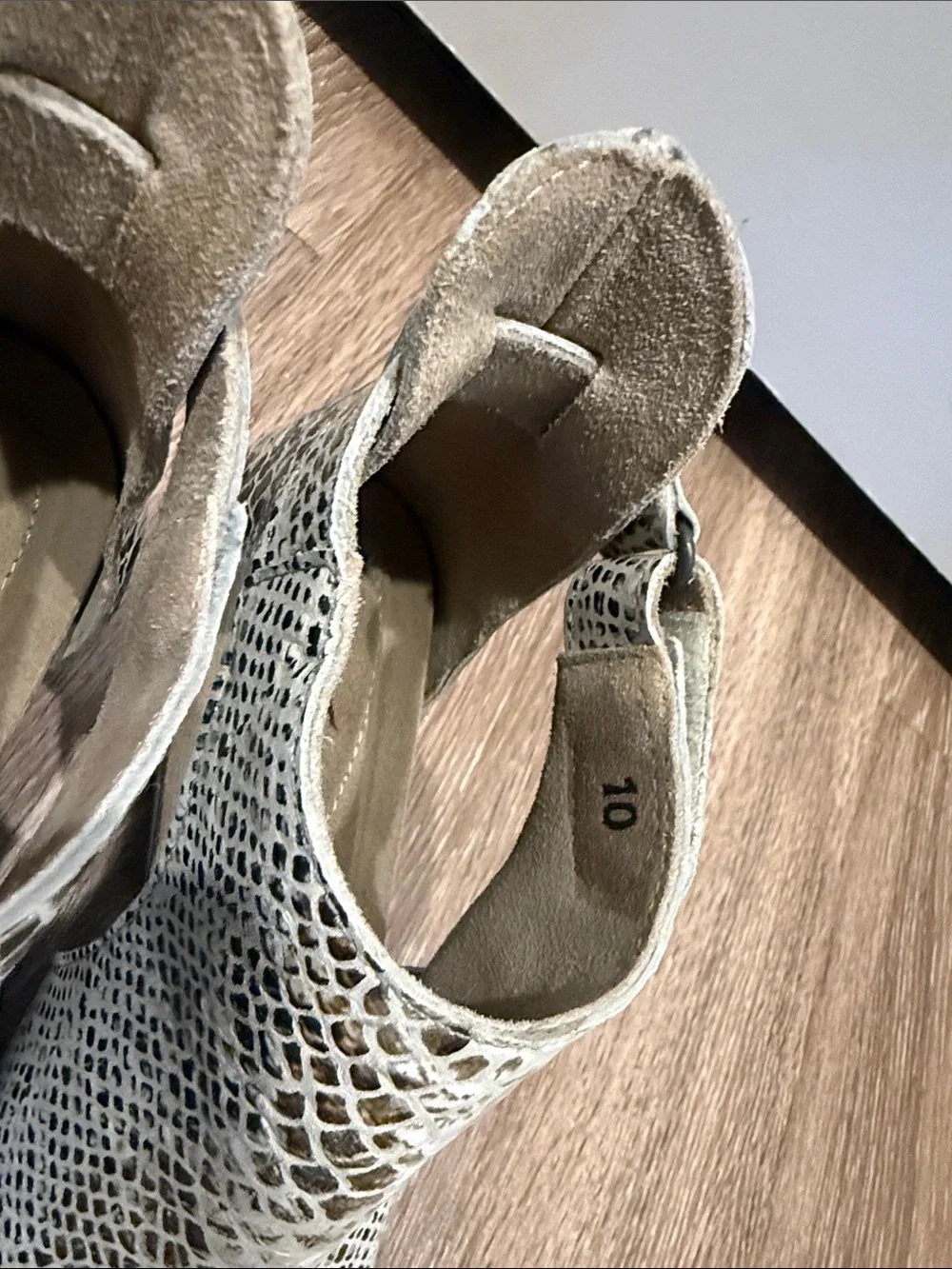 Women’s Snake-Print Wedge Sandals in Cream Size 10 NWOT